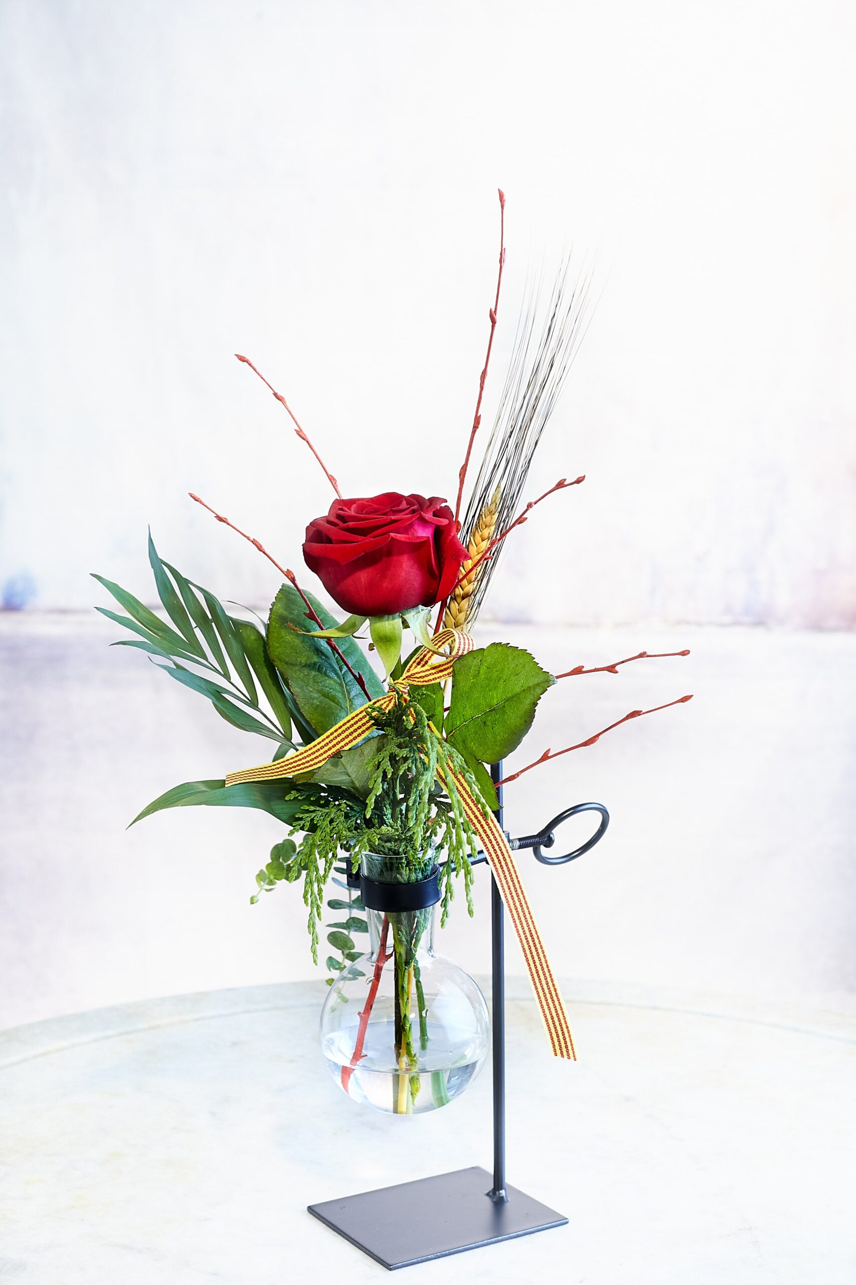 Ram de roses Sant Jordi. A VENTURA Floristes trobaràs les roses més fresques i de qualitat.